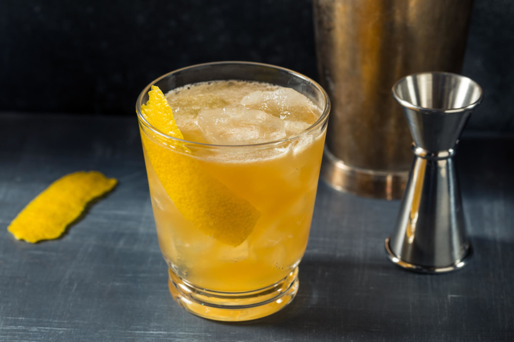 Gold rush cocktail with lemon - The Flask & Barrel