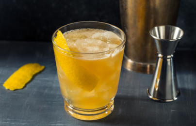 Gold rush cocktail with lemon - The Flask & Barrel
