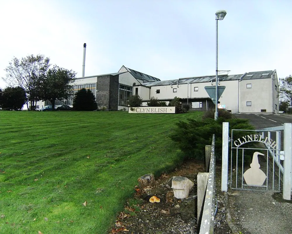 Clynelish distillery exterior with green lawn and signage.