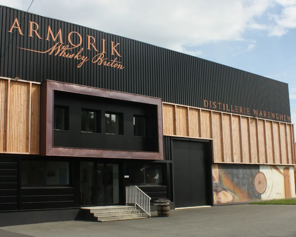 Armorik Whisky Distillery building exterior.