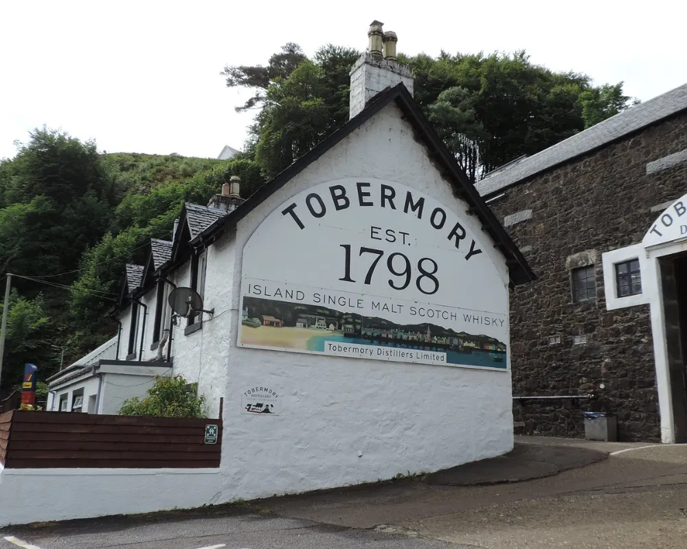 Tobermory distillery building, Scottish whisky since 1798.