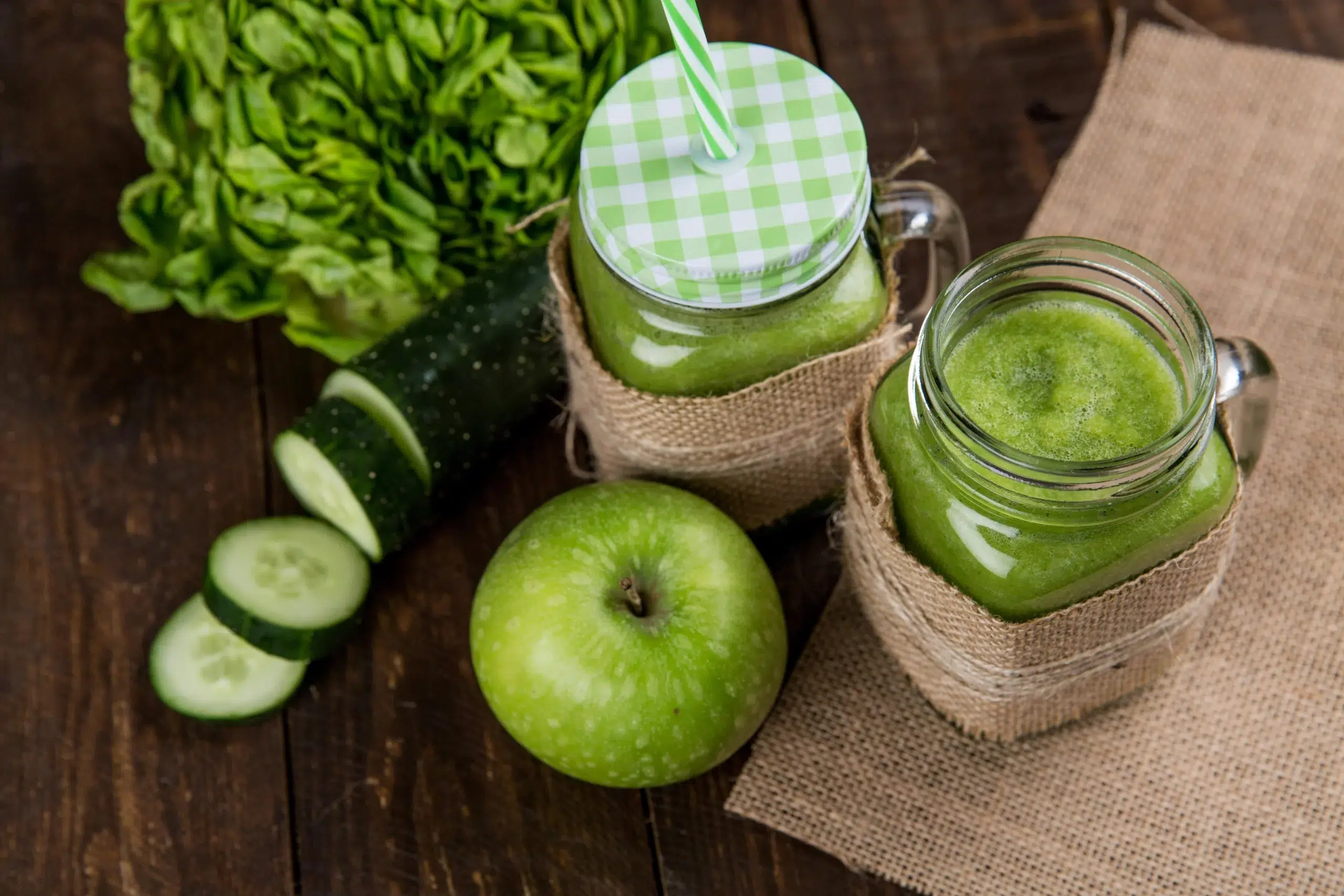 Green juice with cucumber and apple