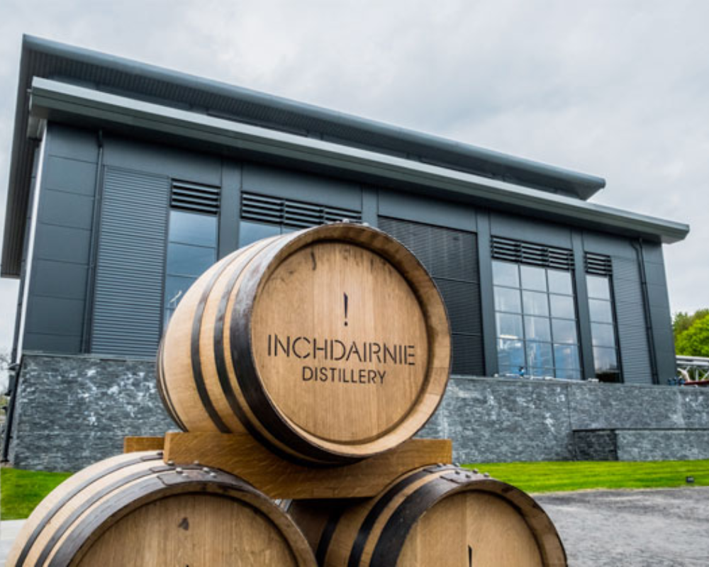 InchDairnie Distillery building and barrels